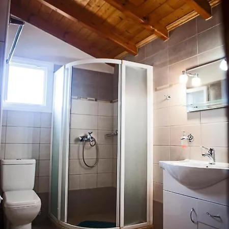 Athina And Apartment Agios Georgios Pagon