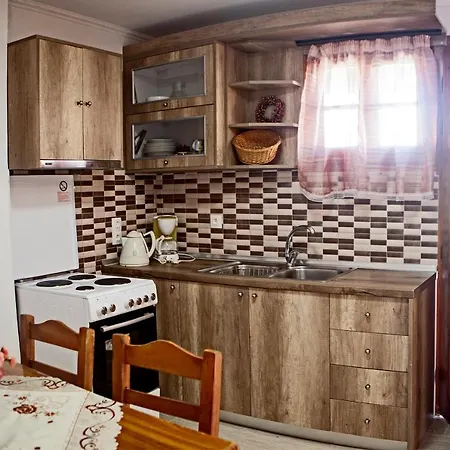 Athina And Appartamento *